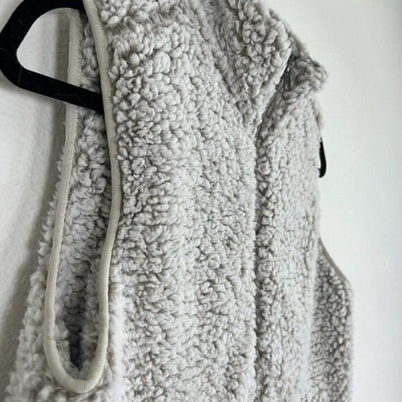 Thread Supply Womens Sherpa Vest Full Zip Size XS Pockets Oatmeal Fluffy Fleece - Picture 7 of 10